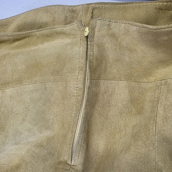 Danier genuine leather Suede mustard flare skirt - Picture 6 of 14